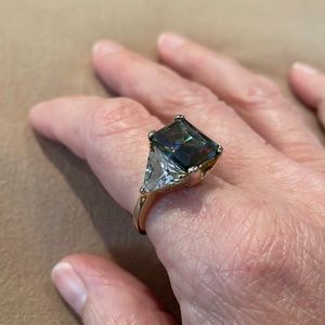 Gorgeous Statement Fashion Ring - Size 9